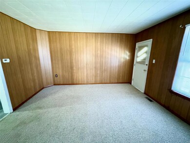 137 W Perry St, Maryville, IL 62062 - photo 2