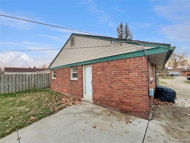 18031 Hamann St, Riverview, MI 48193 - photo 5