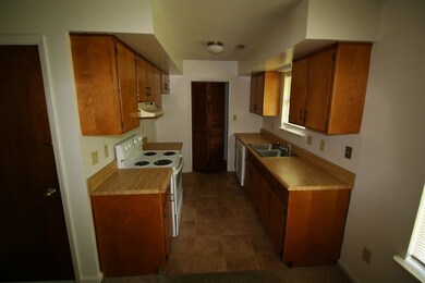 105 Hampton Ct, Jacksonville, NC 28546 - photo 4