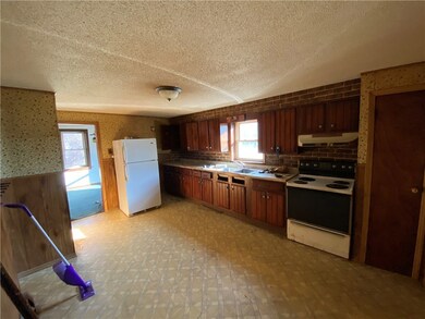 198 Bertenshaw Rd, Woonsocket, RI 02895 - photo 6