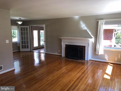 1112 Lyndale Dr, Alexandria, VA 22308 - photo 3