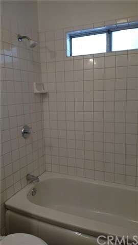Bathroom tub with tile