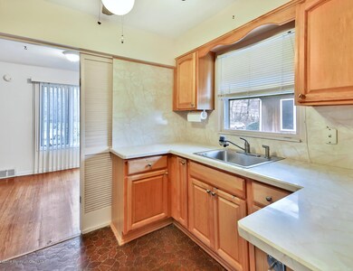 906 Bendermere Ave Wanamassa-large-030-2