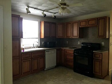 52 Central St, Central Falls, RI 02863 - photo 4