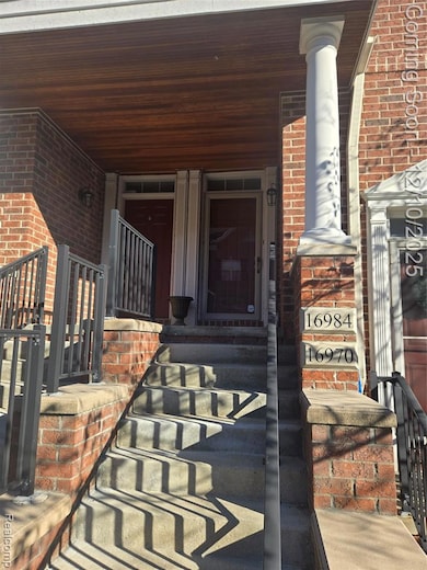 16984 Farmington Rd unit 11, Livonia, MI 48154 - photo 2