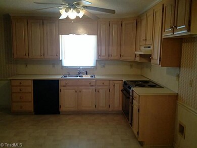 1918 Harvell St, Asheboro, NC 27205 - photo 4