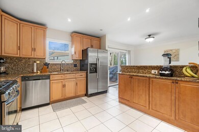 7008 Lamp Post Ln, Alexandria, VA 22306 - photo 5