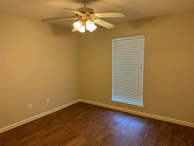 4226 Townes Forest Rd, Friendswood, TX 77546 - photo 7