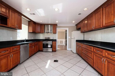 315 Valley Brook Dr, Silver Spring, MD 20904 - photo 5