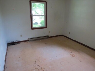 522 Staples St, Reidsville, NC 27320 - photo 5