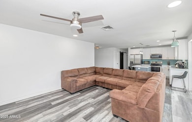 4606 W Park Ave-large-005-016-4606 W Par