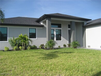 Prairie-style home with a front yard