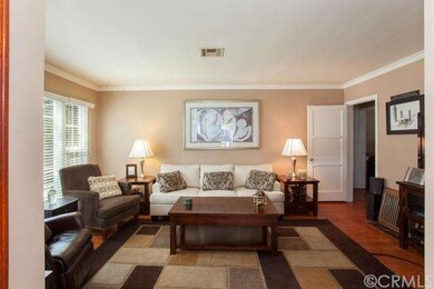 A Bright, Inviting Living Room