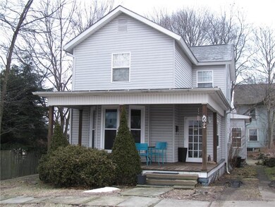 DUPLEX NICE UPGRADES. FRONT PORCH AND ENCLOSED POR