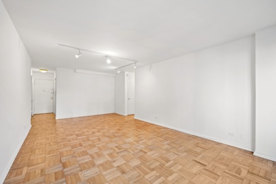 Warren House unit 6A, New York, NY 10016 - photo 7