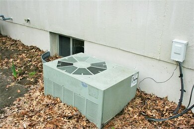 604 Cedar Dr, Raymore, MO 64083 - photo 2