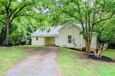 2002 Craven St, Ramseur, NC 27316 - photo 2