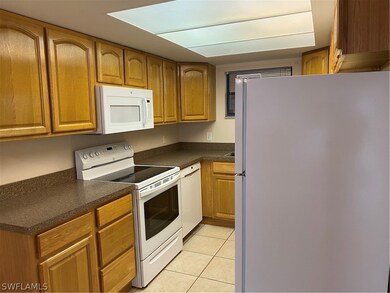 12491 Mcgregor Blvd unit 4, Fort Myers, FL 33919 - photo 5