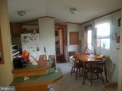 404 Peacock St, Paulsboro, NJ 08066 - photo 5