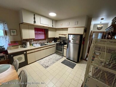 317 Dewey Ave, Staten Island, NY 10308 - photo 7