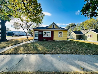 521 S Duff St, Mitchell, SD 57301 - photo 2