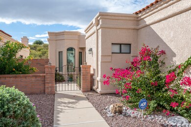 03-Front Walkway to Courtyard