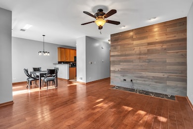 2820 Glacier Way unit B, Wauconda, IL 60084 - photo 5