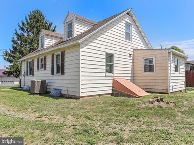 1054 Edenville Rd, Chambersburg, PA 17202 - photo 4