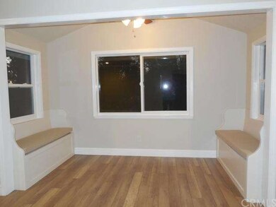 ANOTHER SITTING AREA TO RELAX, READ A BOOK OR ENJO