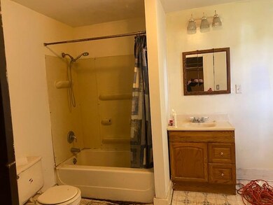 14 E Race 1st floor bath