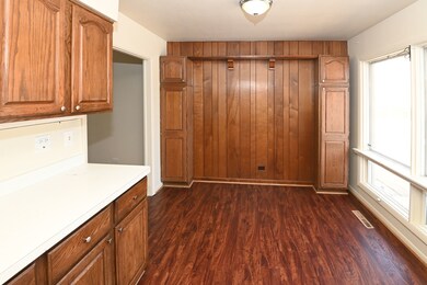 2133 Westview Dr, Des Plaines, IL 60018 - photo 6