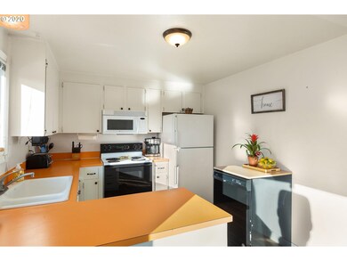 1373 NE Village Squire Ct, Gresham, OR 97030 - photo 6