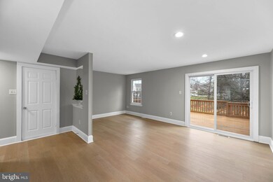 9424 Riverbrink Ct, Laurel, MD 20723 - photo 6