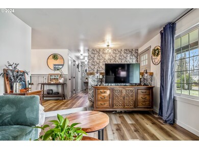 Living Room/Entrance