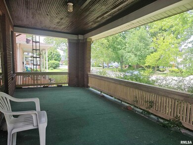 1023 Broadway St, Lincoln, IL 62656 - photo 2