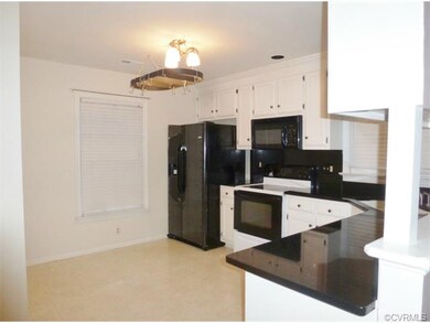 Beautiful Kitchen with Granite Counter Tops, Plent