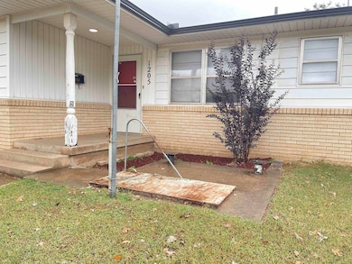1205 N 14th St, Enid, OK 73701 - photo 2