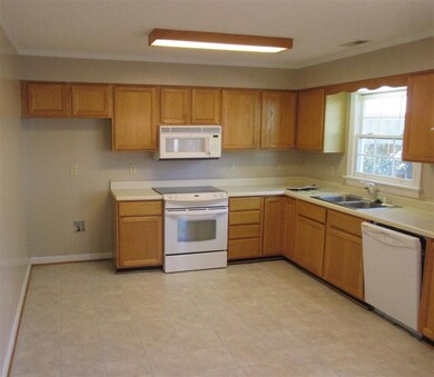 103 Kingsmill Ct, Jacksonville, NC 28546 - photo 5