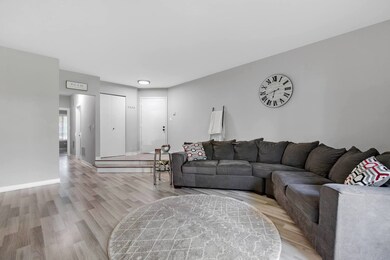 1662 Commodore Ct unit 3, Schaumburg, IL 60193 - photo 3