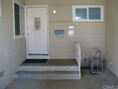 Great entry patio