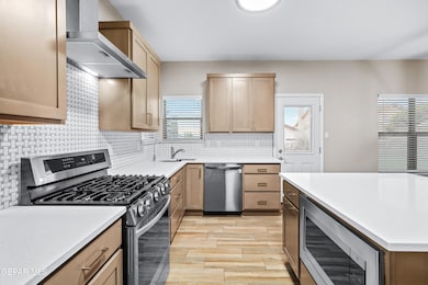 433 Claiborne St, Horizon City, TX 79928 - photo 7