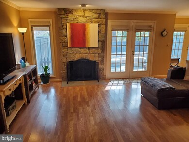 20736 Highland Hall Dr, Montgomery Village, MD 20886 - photo 4