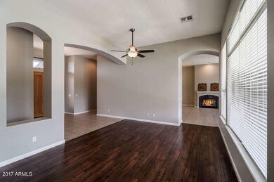1203 W Weatherby Way Chandler-small-005-