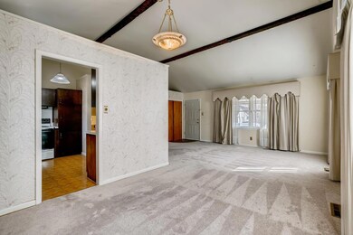 Living room 5