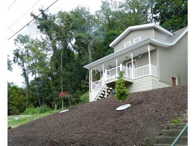 Exterior Front. dead end street and great curb app