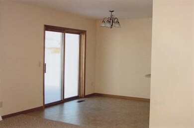 1614 Redwood Dr, Janesville, WI 53546 - photo 2