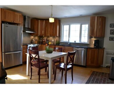 Kitchen. Eat-in
