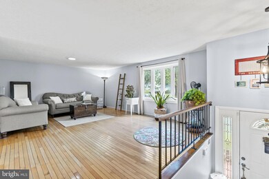 9212 Honey Creeper Ct, Burke, VA 22015 - photo 3