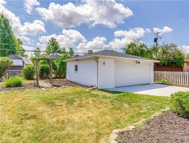 26384 Aaron Dr, Euclid, OH 44132 - photo 4