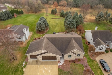 952 Bedford Dr, Janesville, WI 53546 - photo 2